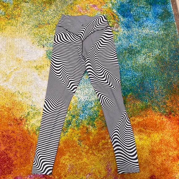 Medium vitality leggings. Excellent condition - Picture 2 of 3